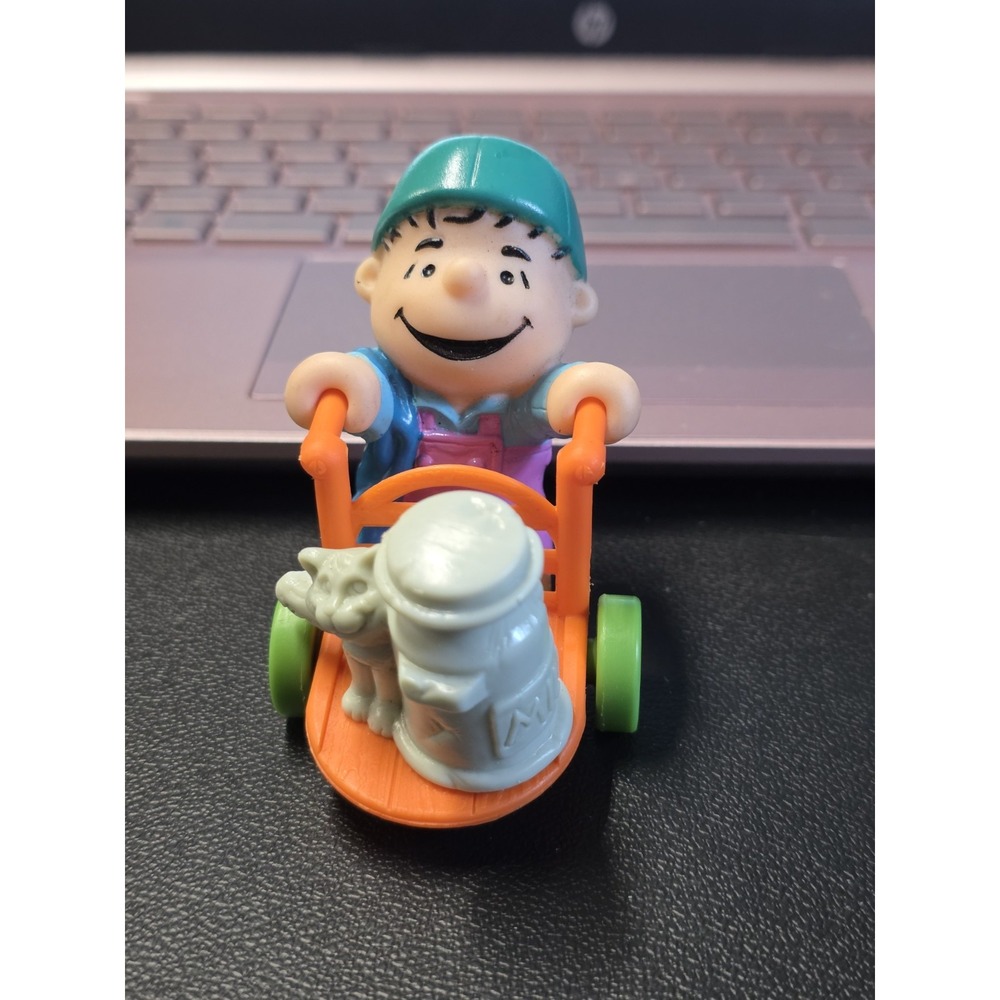 1989 Linus Van Pelt 2.75" McDonald's Action Figure #4 Peanuts Charlie Brown